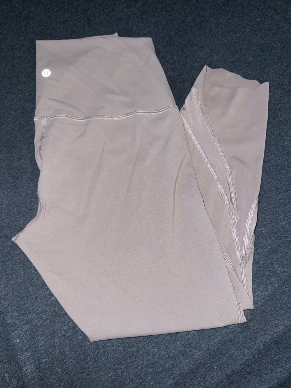 EUC Lululemon size 10 lilac purple crop scalloped legging